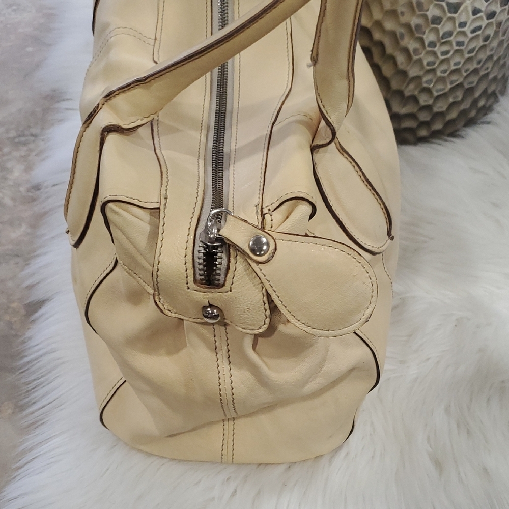 Sundance Cream Leather Shoulder Bag - Picture 3 of 13